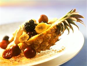 Stuffed pineapple halves with coconut cream