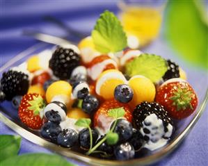 Melon and berry salad with yoghurt sauce