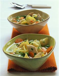 Chicken and kohlrabi stew with lemon and pasta