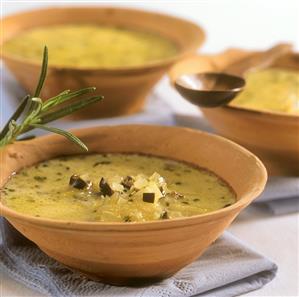 Zuppa di cipolle (onion soup with rosemary & olives, Italy)