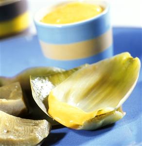 Artichokes with mango sauce