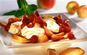 Frutta con crema di mascarpone (fruit with mascarpone cream)