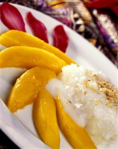 Thai coconut rice with mango wedges