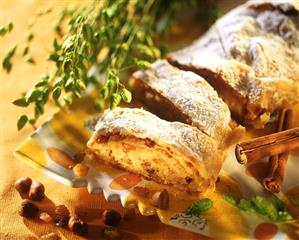 Apple strudel with hazelnuts, raisins and icing sugar