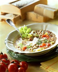 Zuppa di lenticchie e verza (lentil and savoy soup, Italy)