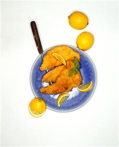 Wiener schnitzel (veal escalope) with lemon