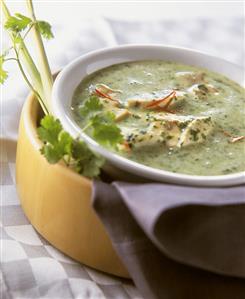 Spinach and coconut soup with chicken breast