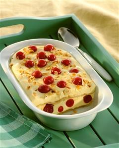 Sweet quark lasagne with cherries (cold quark & pasta dessert)