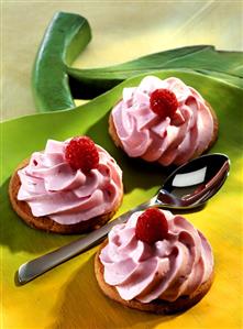 Raspberry quark on biscuits