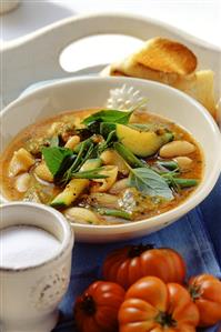 Minestrone alle erbe (Vegetable soup with herbs & noodles)