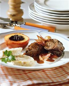 Beef roulades with napkin dumpling and baked apple