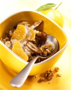 Muesli with mandarins and dates