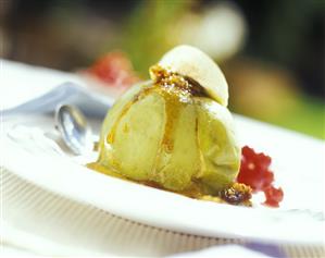 Baked apple with honey sauce