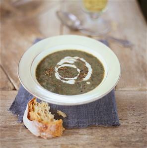 Spinach soup with sour cream and pepper