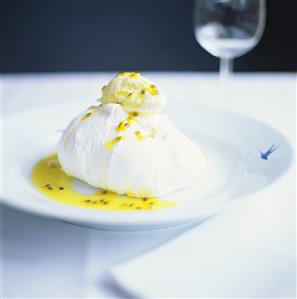 Meringue with passion fruit mousse