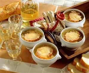 French onion soup with white wine and baguette