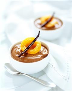 Cocoa cream with apricots and vanilla