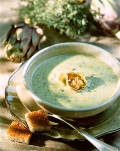 Artichoke soup with herbs and bread cubes