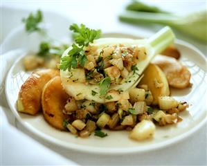 Fennel with fried apple and parsley