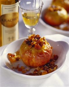 Baked apples with raisins; dessert wine