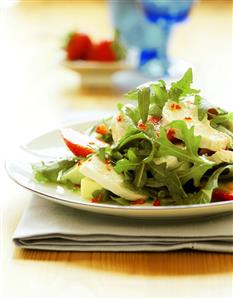 Chicken salad with strawberries and rocket