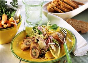 Summery salad with turkey rolls, vegetables & oranges (1)