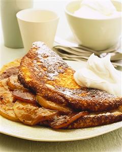 Apple omelette with icing sugar and cream (1)