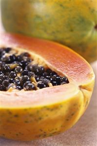 Papayas, one halved (close-up)