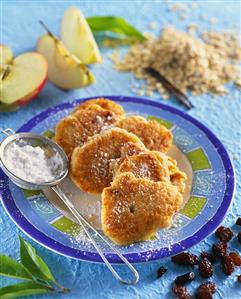 Pancakes with apples, raisins and icing sugar