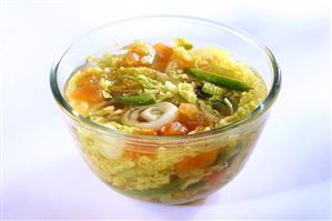 Low-calorie cabbage soup with carrots (1)