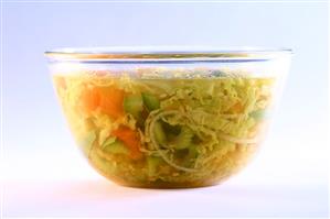 Low-calorie cabbage soup with carrots (2)