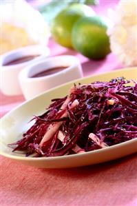 Red cabbage and apple salad