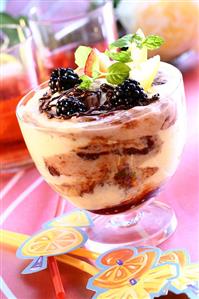 Mousse with plums, pears and blackberries