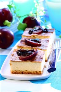 Cheesecake with plums. Receta disponible