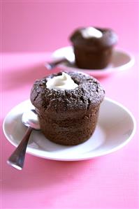 Chocolate pudding with cream