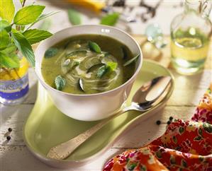 Cold creamed courgette soup with mint