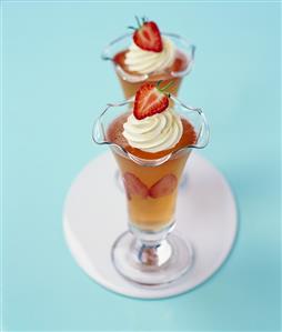 Strawberry jelly with champagne