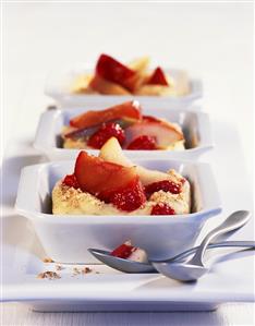 Semolina pudding with fruit