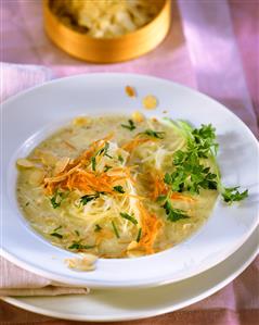 Parsnip and carrot soup with coarsely ground spelt