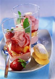 Strawberry charlotte in two glasses