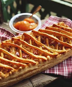 Apricot lattice cake