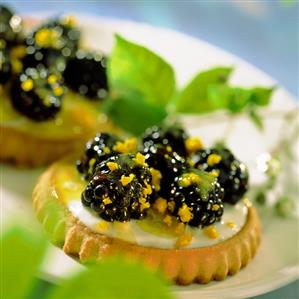 Blackberry tartlet with orange zest