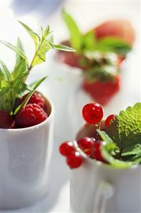 Fresh berries in bowl (2)