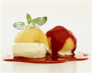 Peach melba (peach, vanilla ice cream and raspberry sauce)