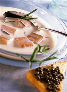 Salmon soup with caviare and tarragon (2)