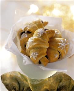 Nut and chocolate crescents. Receta disponible TR.