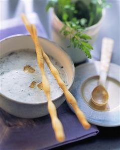 Whipped cream cheese soup with garlic and rocket (1)