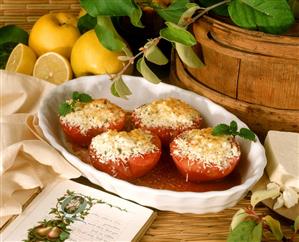 Baked quinces with blue cheese