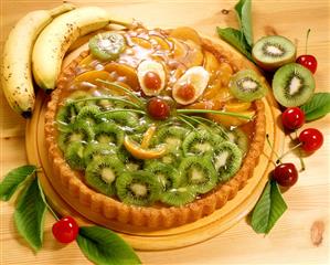 Peach and kiwi fruit flan for children's party