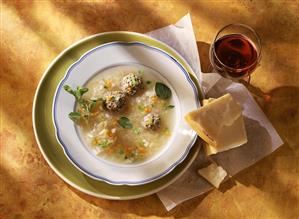 Sauerkraut soup with meatballs